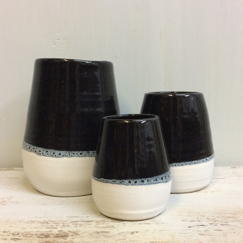 Canadian Studio Pottery Ceramics Grace Leppki Black Wax Resist Stoneware  Vase -  Hong Kong